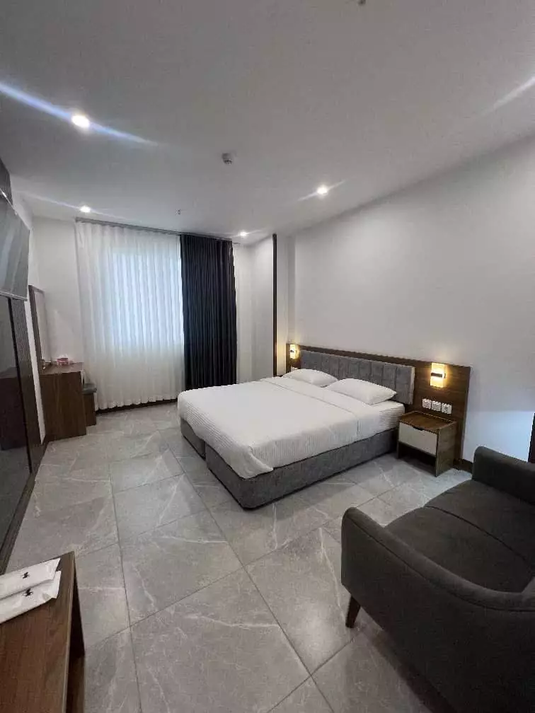 Alibaba https://cdn.alibaba.ir/ostorage/hotel-accommodation-images/68567ef6ac13a7ed0d84def6_دبل و تویین یک نفره (1).webp